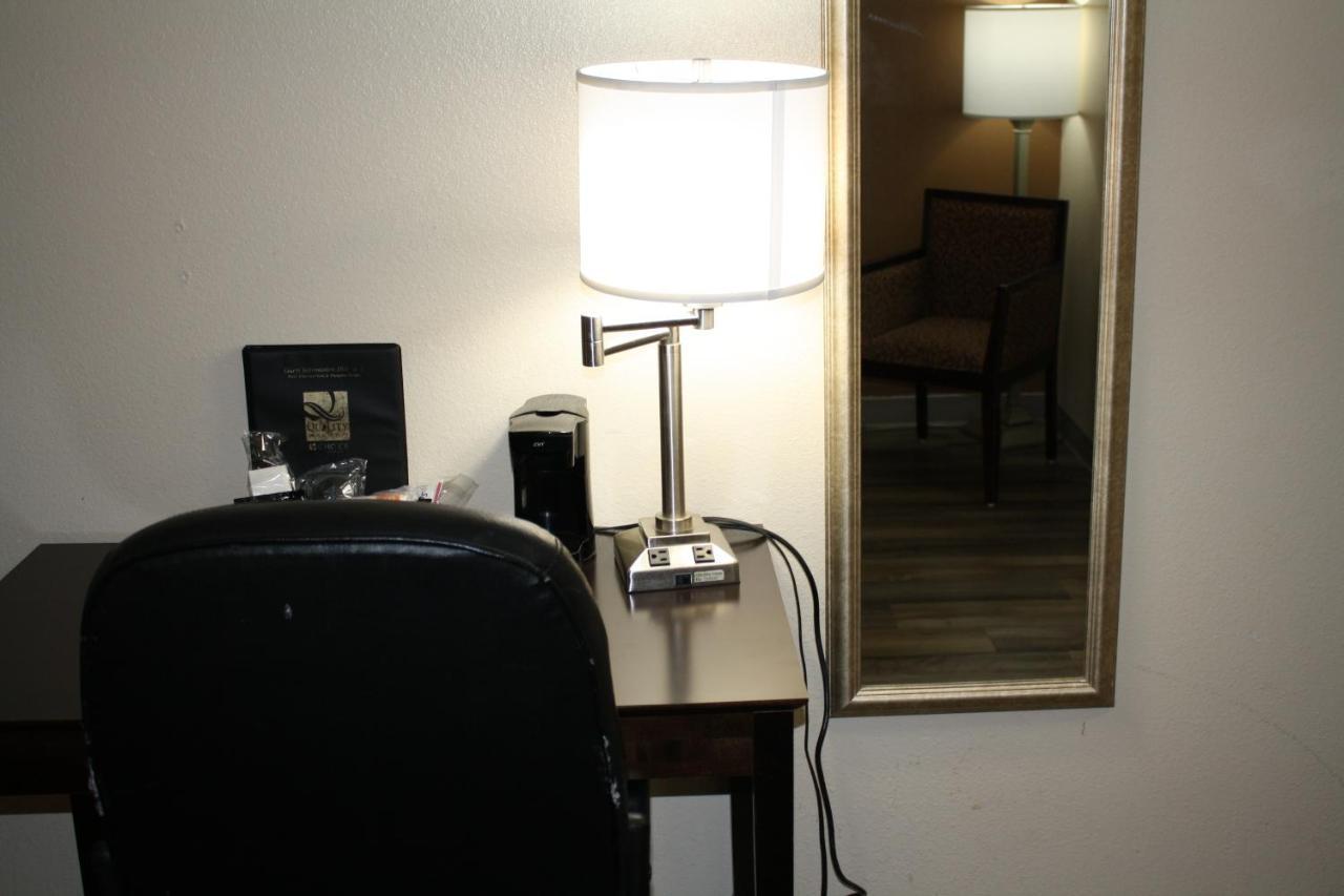 Quality Inn & Suites Wichita Falls I-44 Esterno foto
