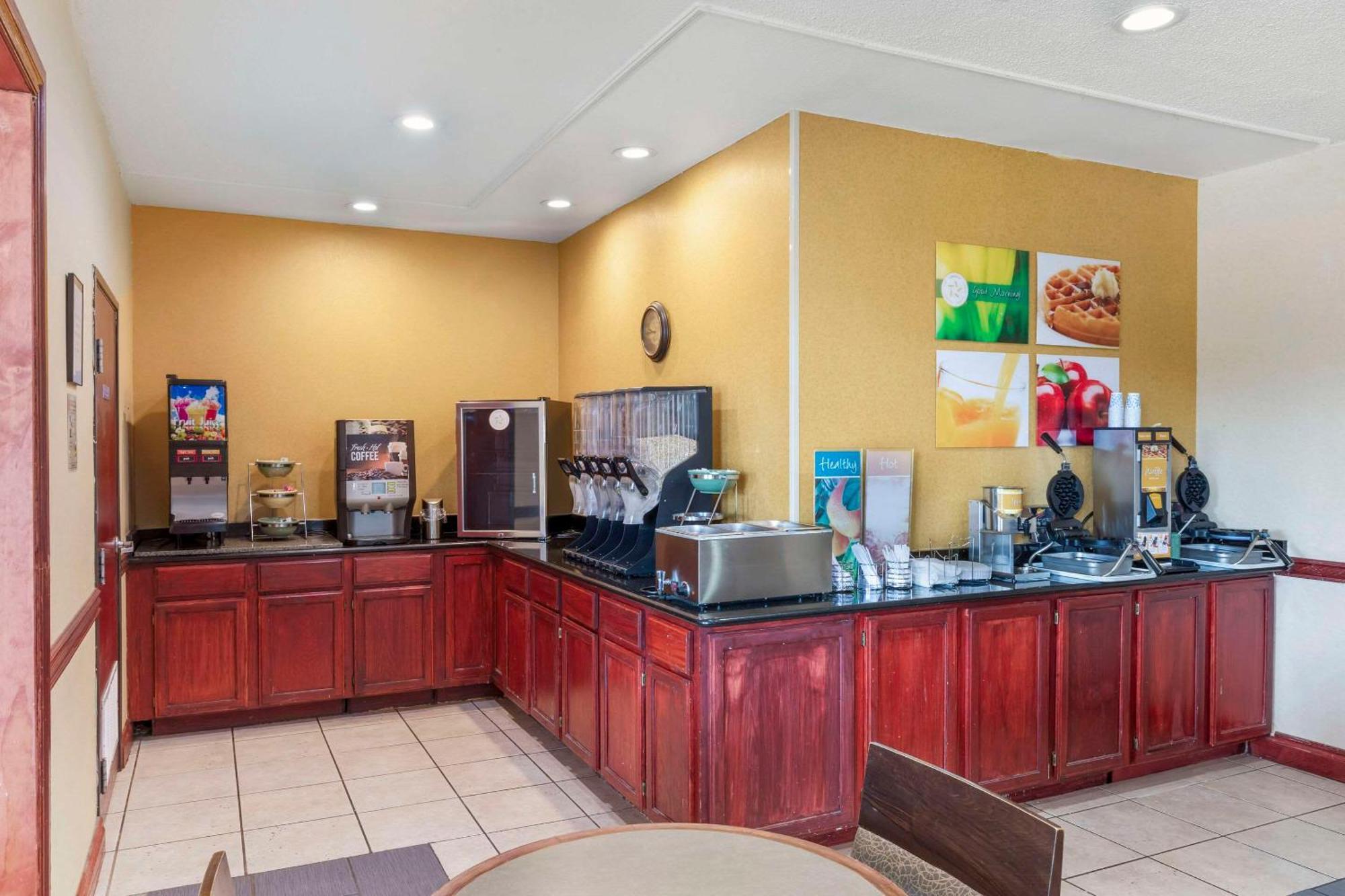 Quality Inn & Suites Wichita Falls I-44 Esterno foto