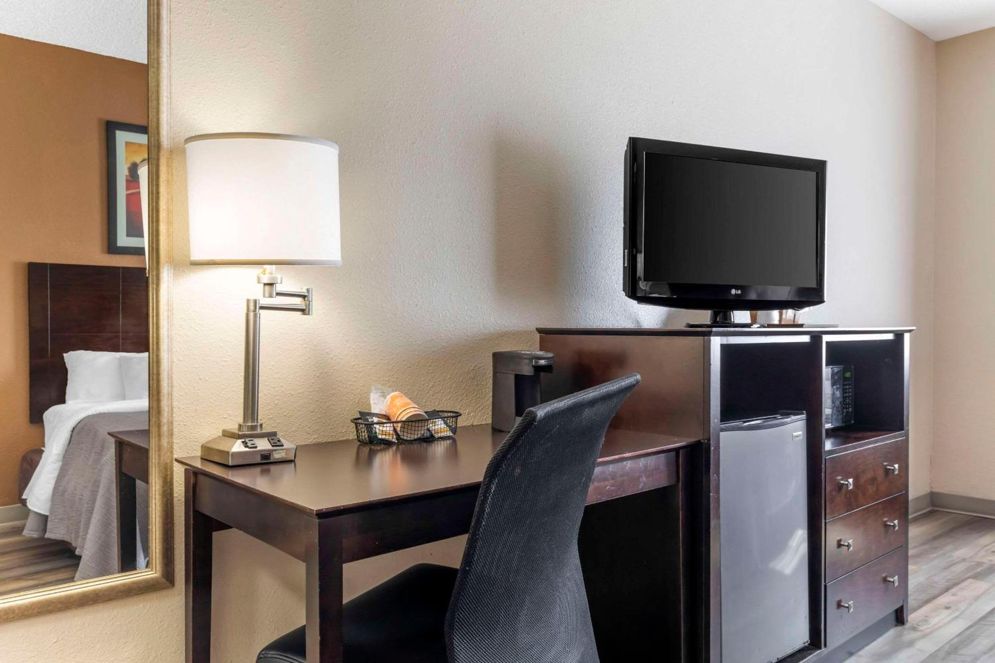 Quality Inn & Suites Wichita Falls I-44 Esterno foto