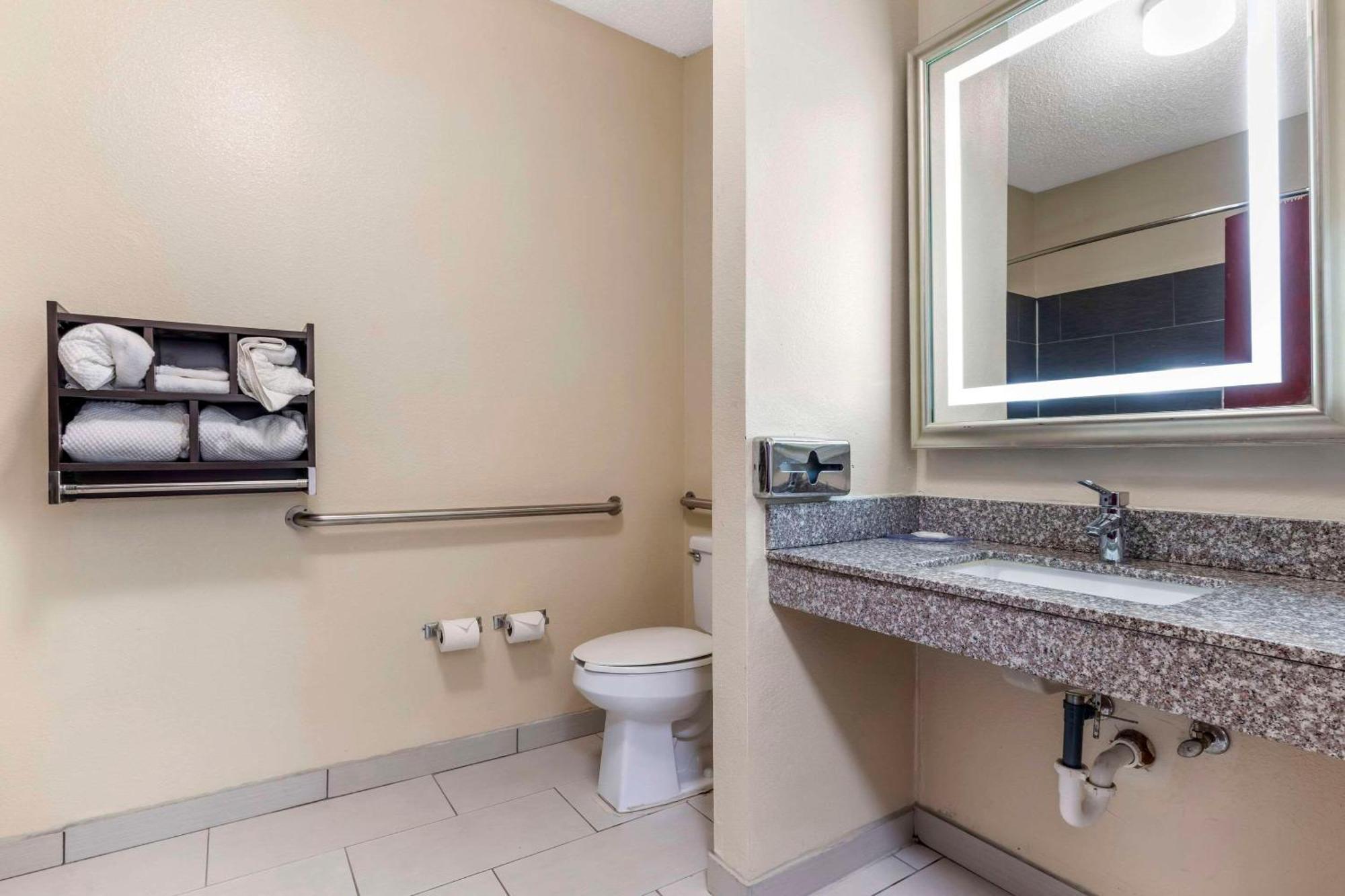Quality Inn & Suites Wichita Falls I-44 Esterno foto