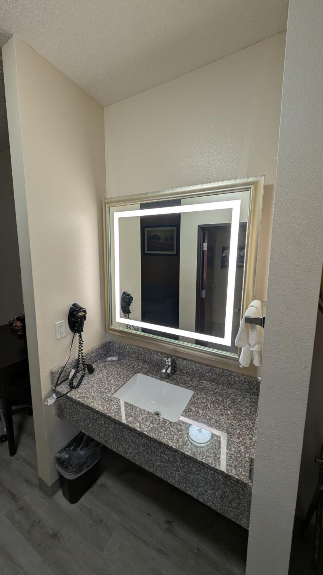 Quality Inn & Suites Wichita Falls I-44 Esterno foto